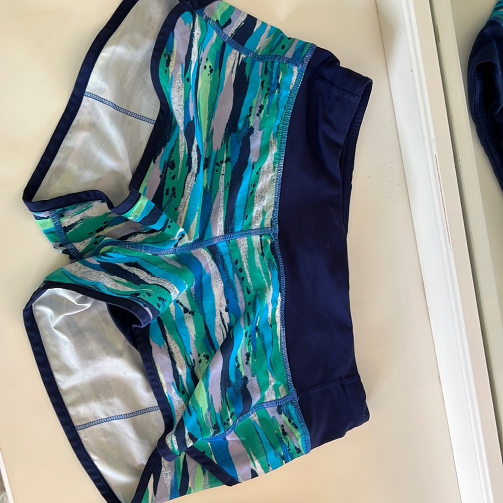 Lululemon size 6 speed up low rise short.